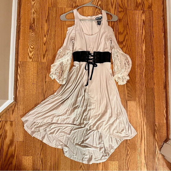 Pirate/Renaissance dress - Picture 1 of 3